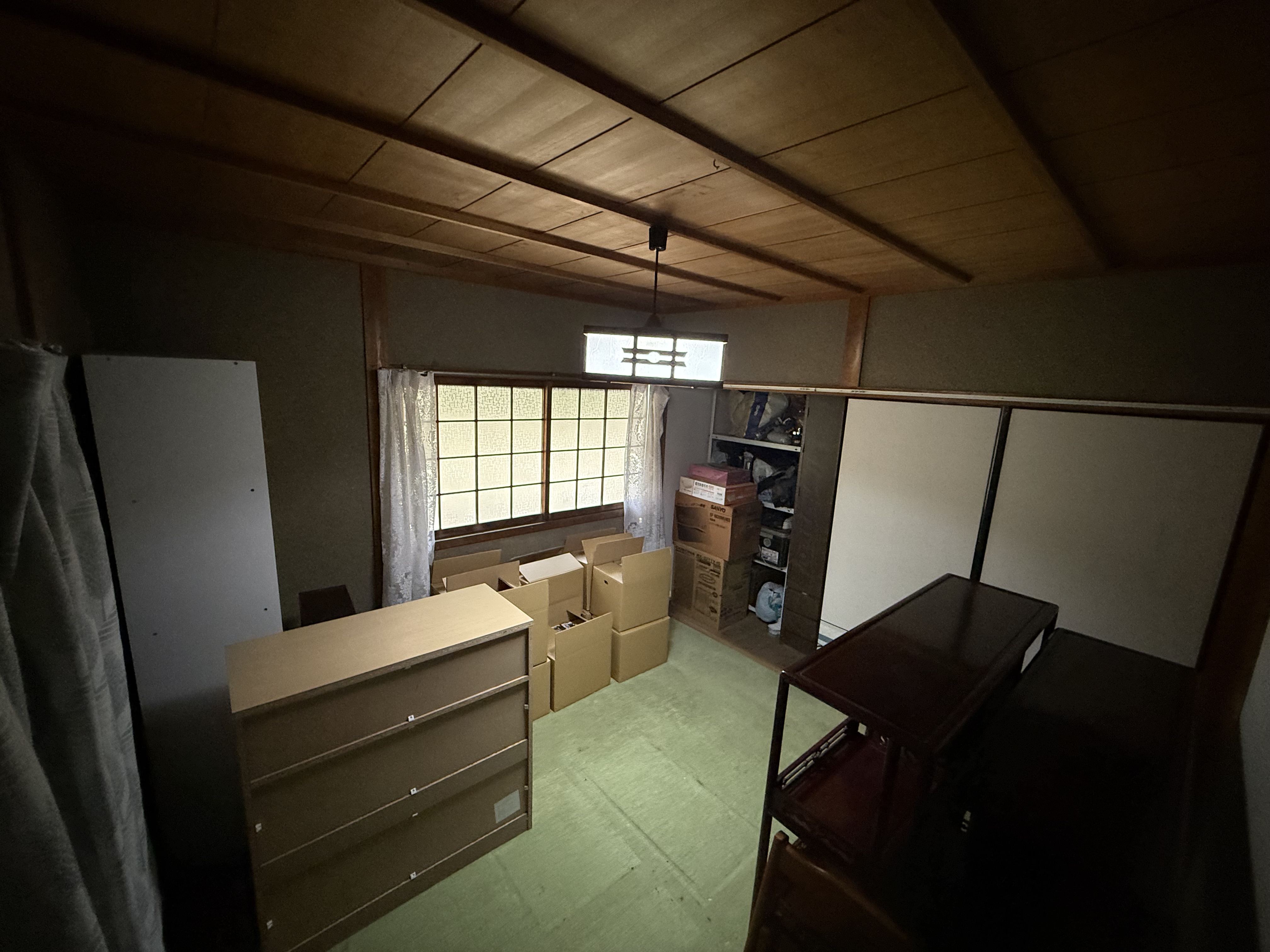 作業前：家具で埋まった和室